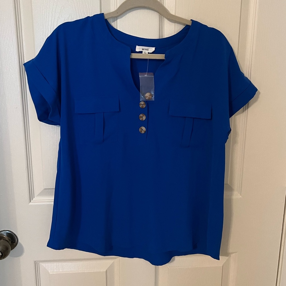⭐️ Beautiful royal blue blouse- Large- NWT